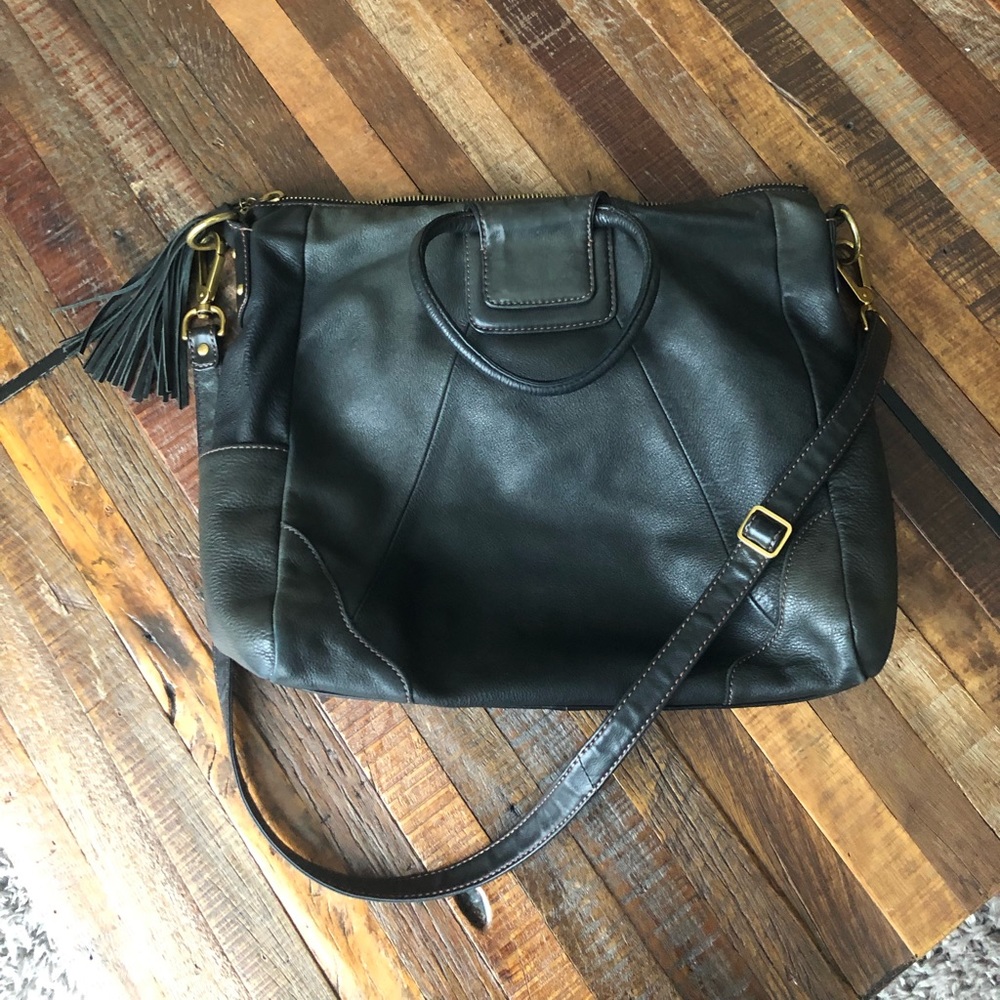 Hobo Sheila Lg, soft leather crossbody bag.